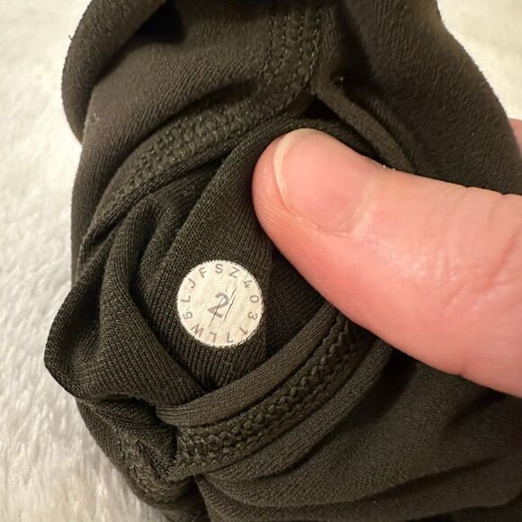 Lululemon Size 2 Align Leggings II Dark Olive Green Ankle Length GUC Pilling - Picture 8 of 10